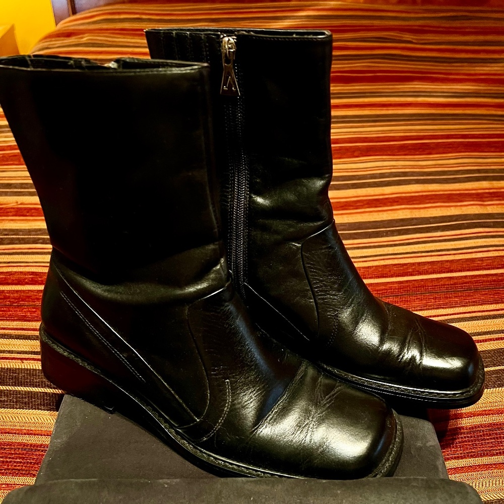 Ladies boots